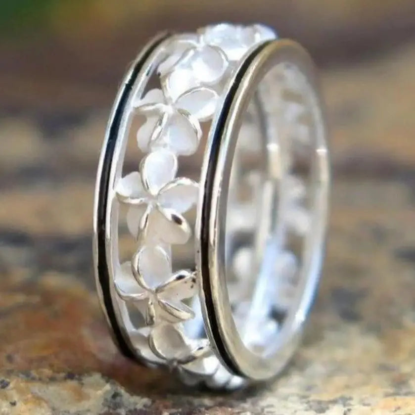 BlossomElegance Hollow Ring & Bracelet Set