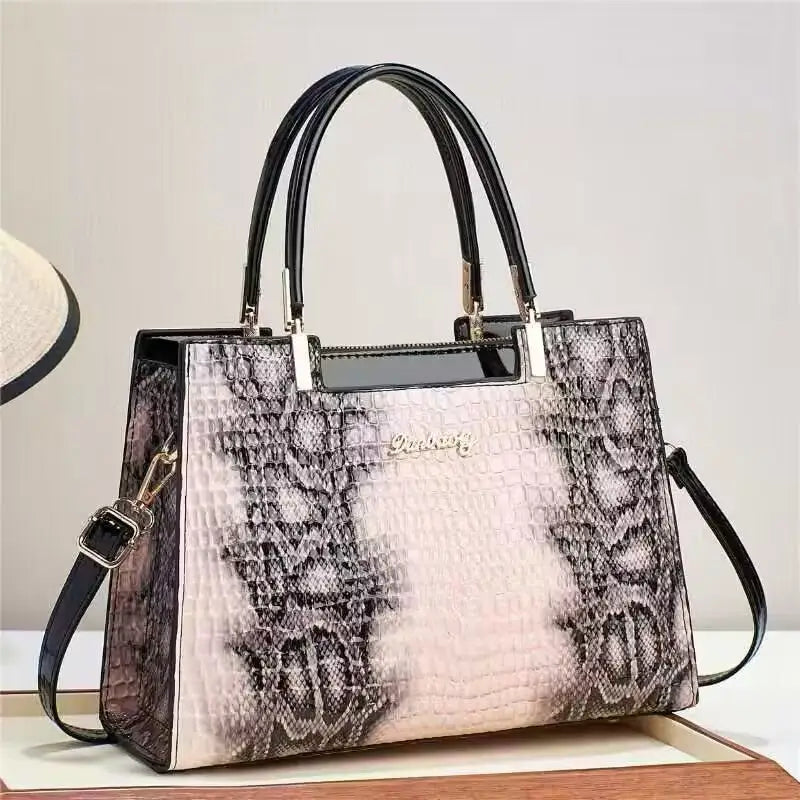Chic Sling: Trendy Women’s One-Shoulder Messenger Bag