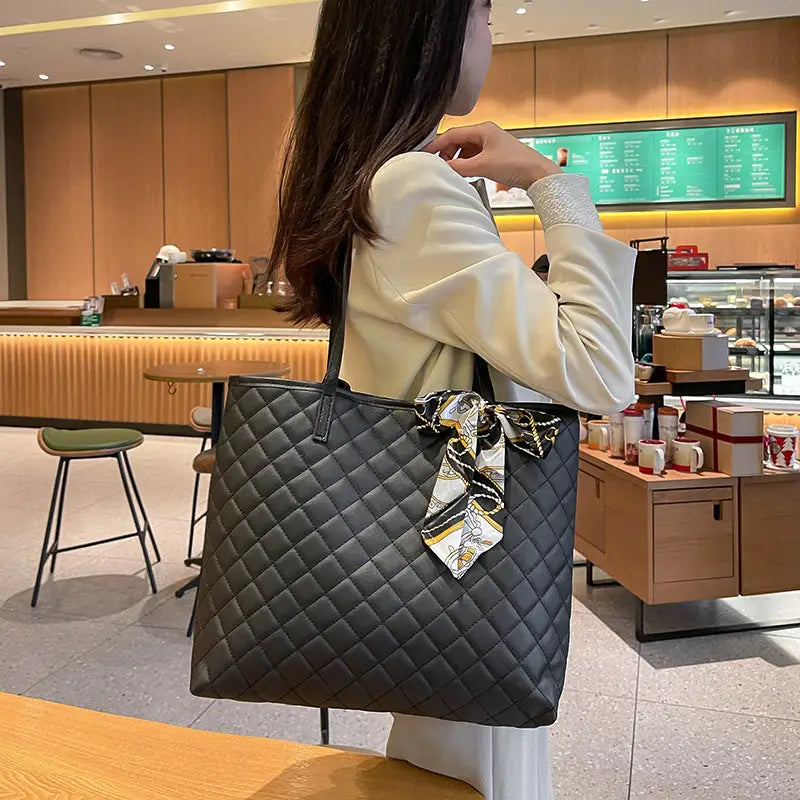 ChicCarry: Diamond Plaid Large Tote for Women