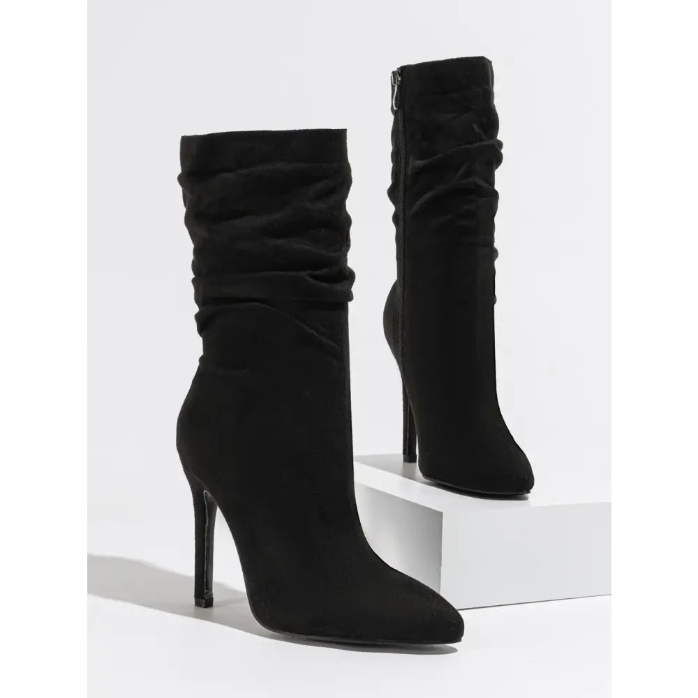 ChicStride: Natural Wrinkle Pointed Toe Boots