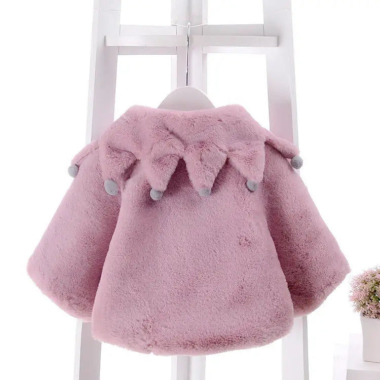 CuddleCape: Cozy Baby Cloak for Little Adventurers