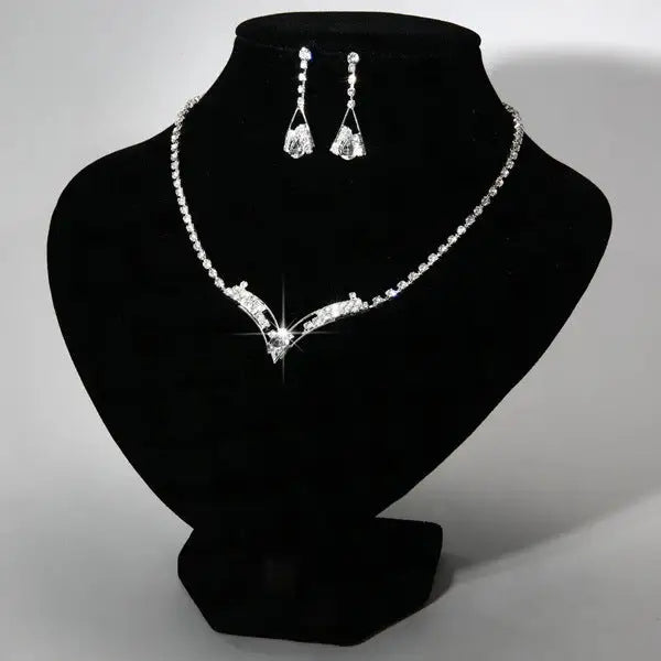 Elegance Drops Bridal Set: Silver Necklace & Earrings - default