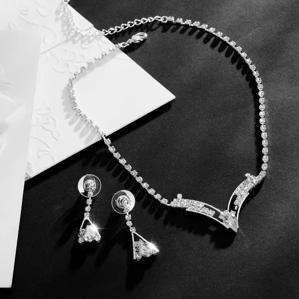 Elegance Drops Bridal Set: Silver Necklace & Earrings - default