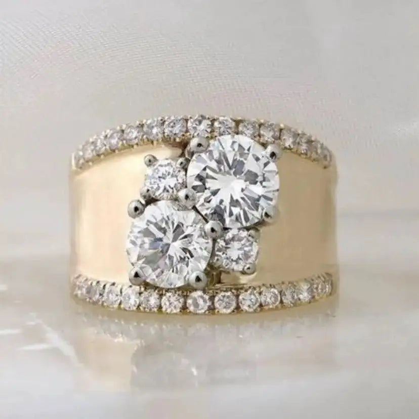 EurAmor Luxe Round Engagement Ring