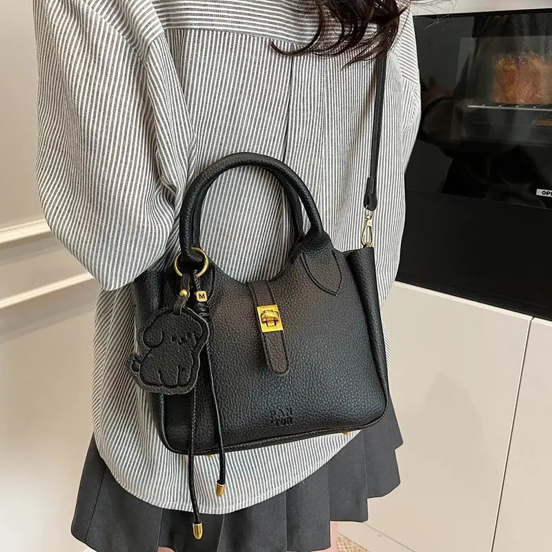 FashPort MessBag: Stylish & Convenient