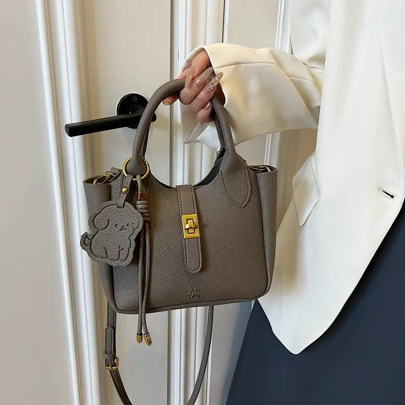 FashPort MessBag: Stylish & Convenient