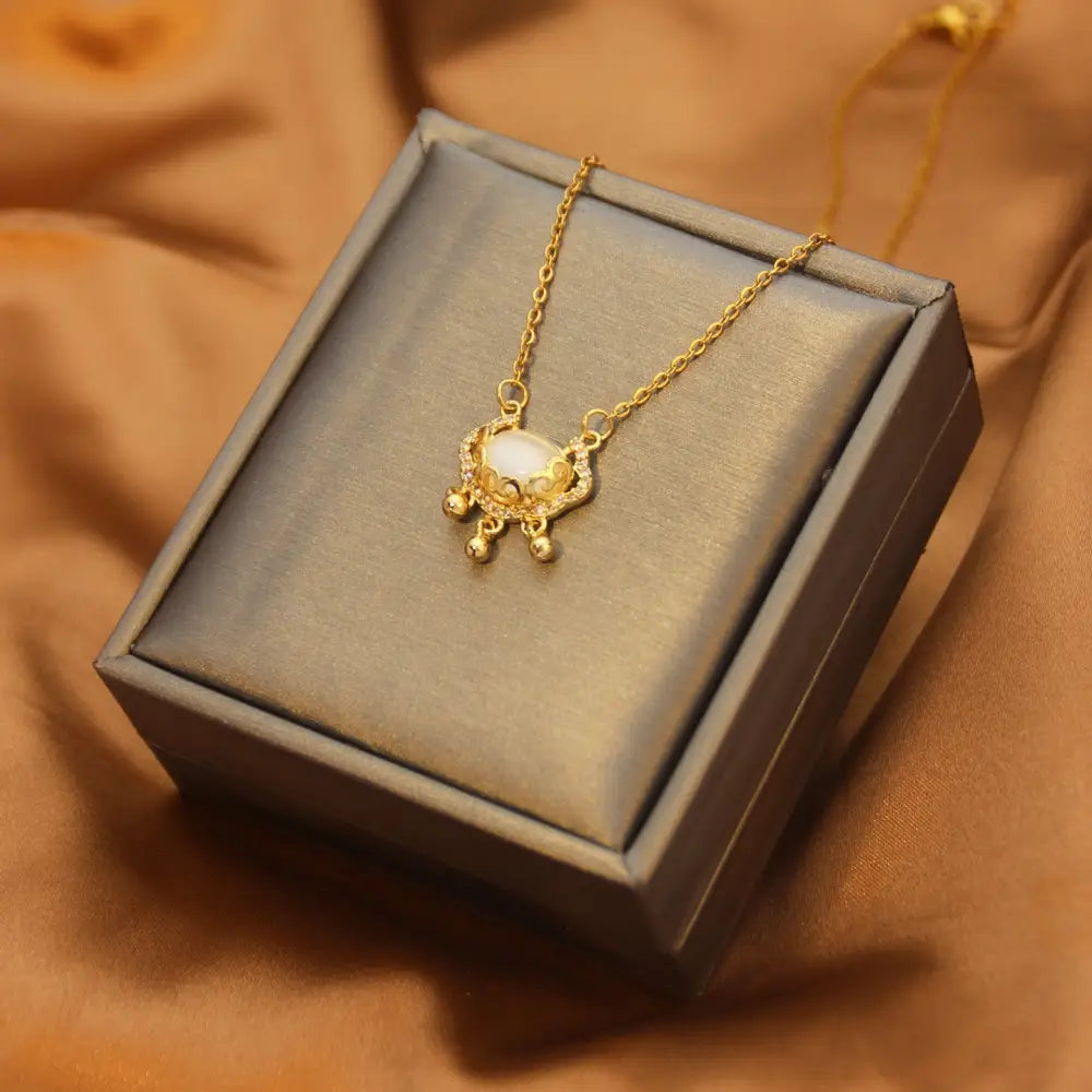 GleamLink: Timeless Clavicle Chain Necklace - QZ1604