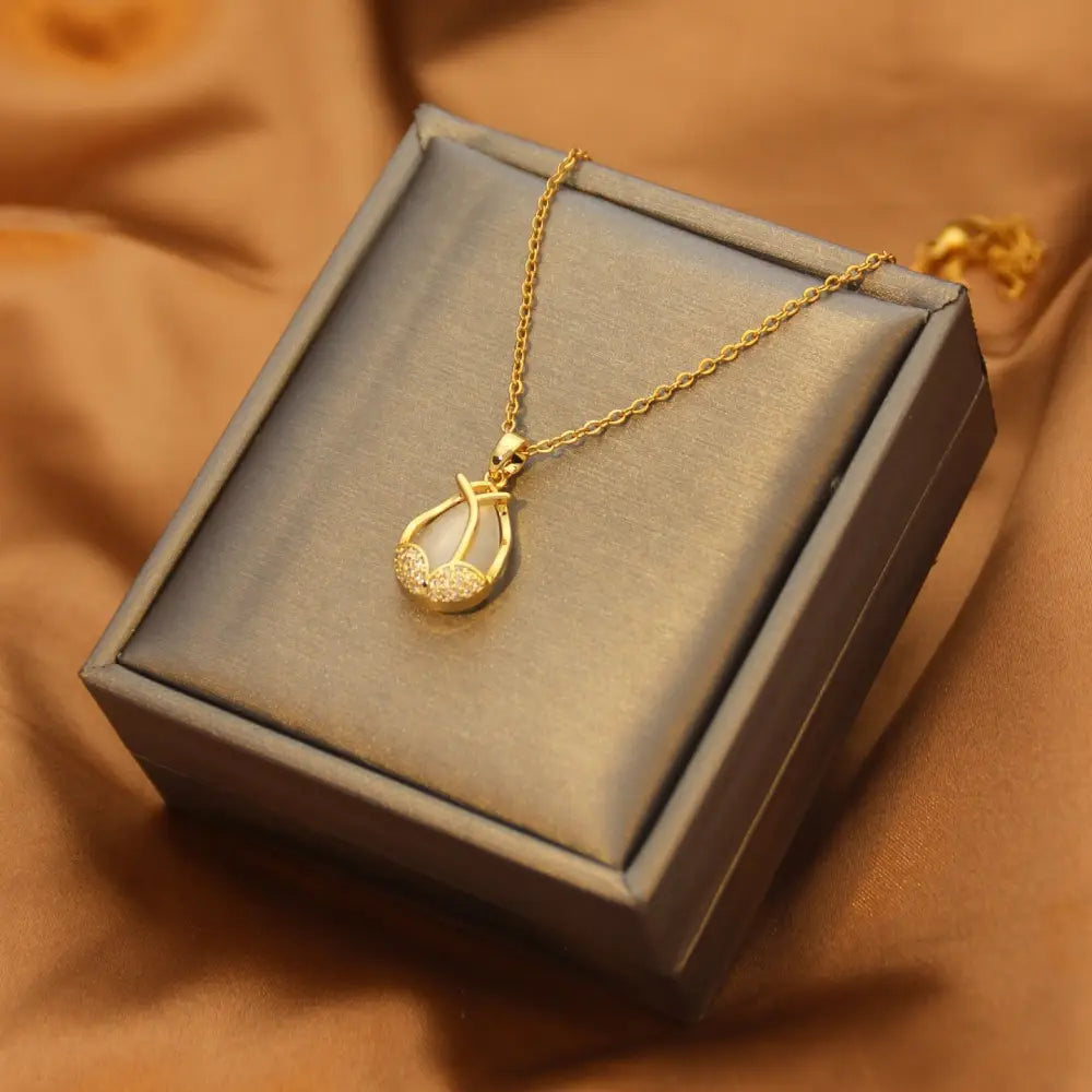 GleamLink: Timeless Clavicle Chain Necklace - QZ1606