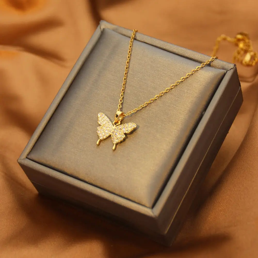 GleamLink: Timeless Clavicle Chain Necklace - QZ1615