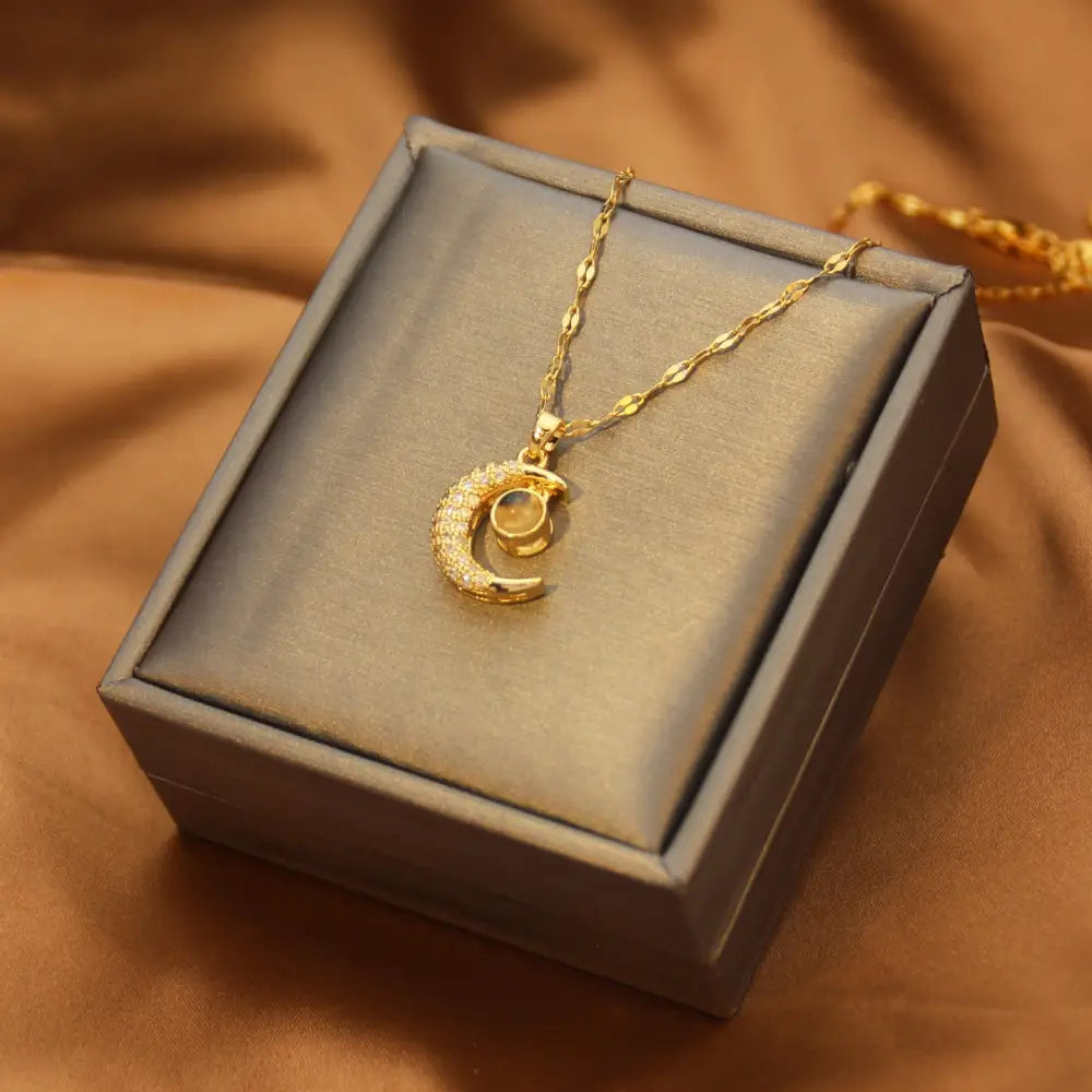GleamLink: Timeless Clavicle Chain Necklace - QZ1618