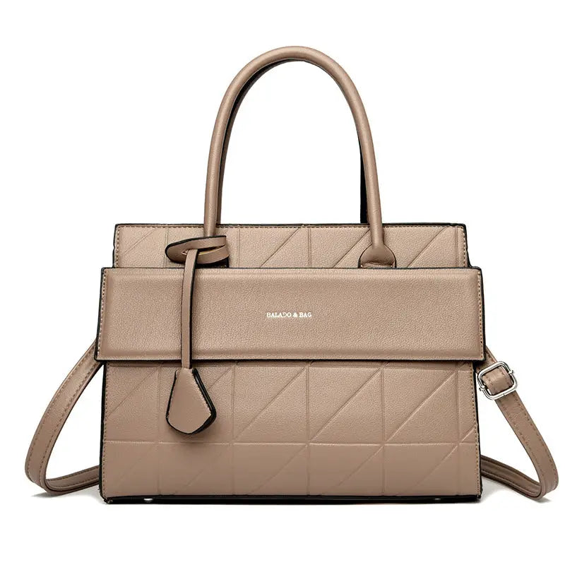 Grandé Style Women’s Tote: Chic & Spacious - Camel