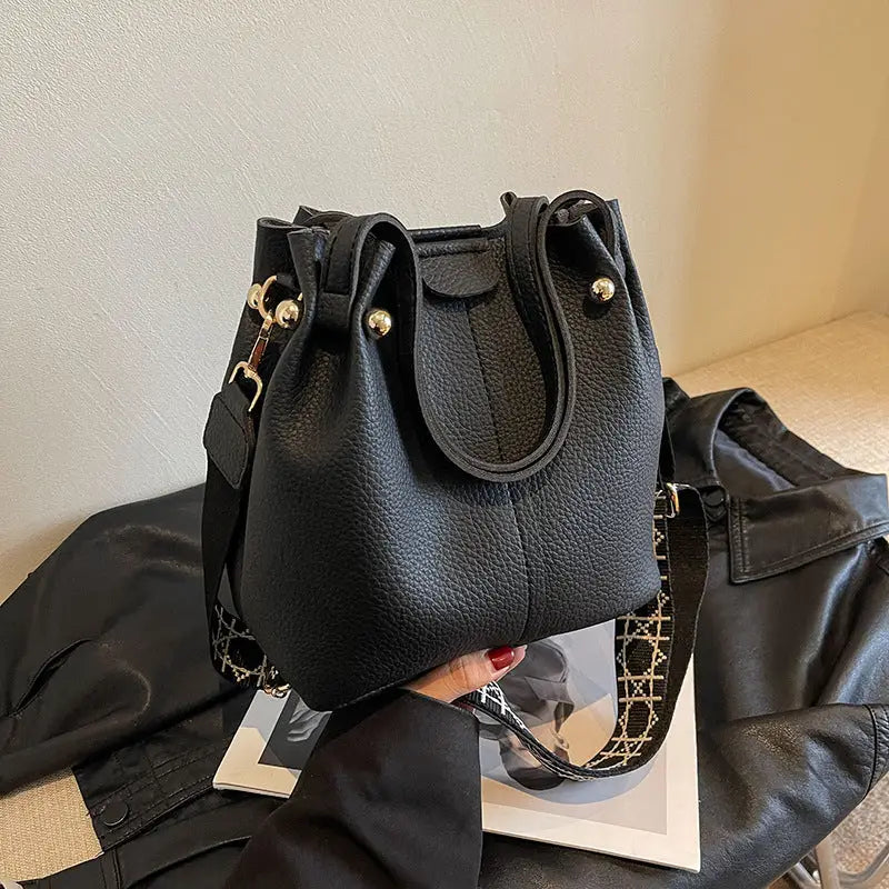 Medium Retro PU Handbag with Sandwich Pocket in Classic Colors - Black
