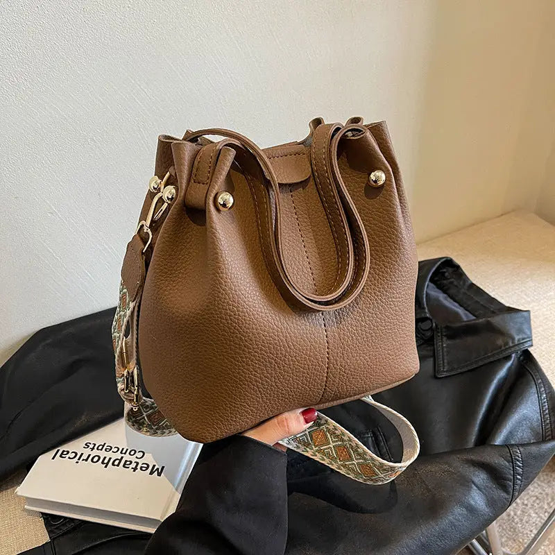 Medium Retro PU Handbag with Sandwich Pocket in Classic Colors - Brown