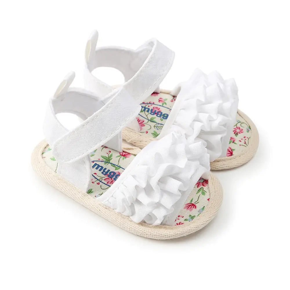 Petal Paws: Soft Sole Shoes for Baby Girls - White / 12cm