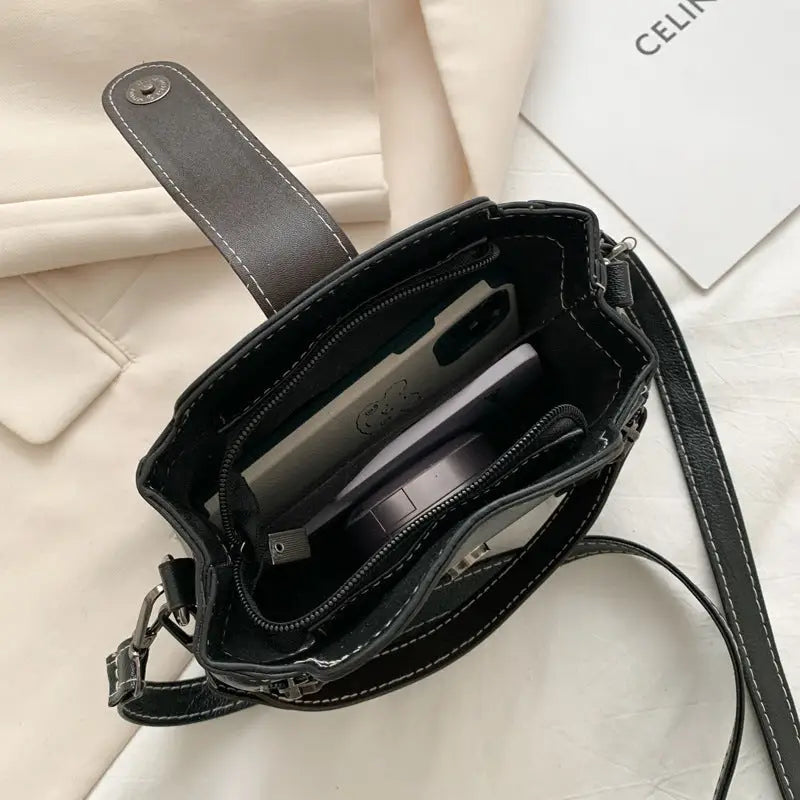 PU Leather Retro Shoulder Handbag with Adjustable Strap