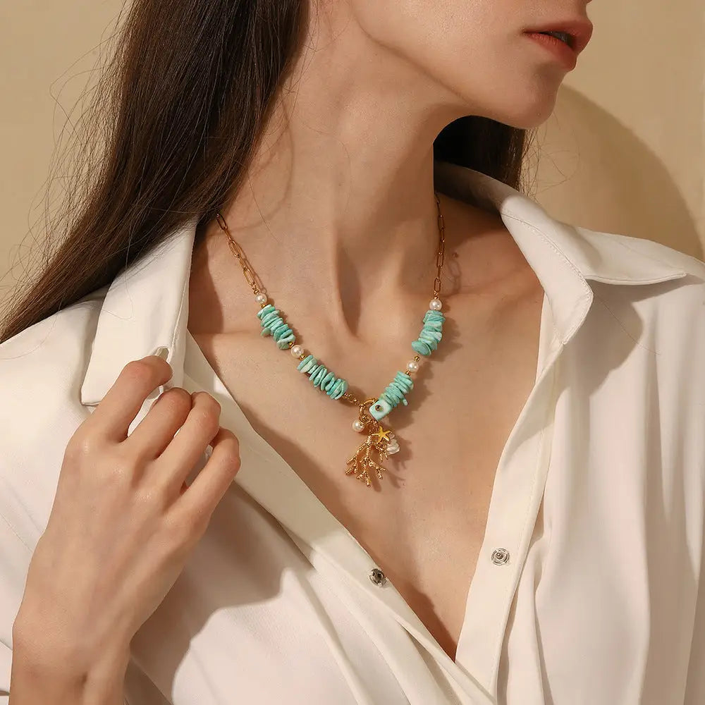 Retro Stone Paper Clip Necklace with Unique Pendant - Gold