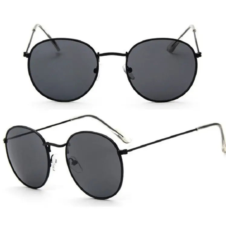 RetroChic Women’s Sunnies - Black + Grey