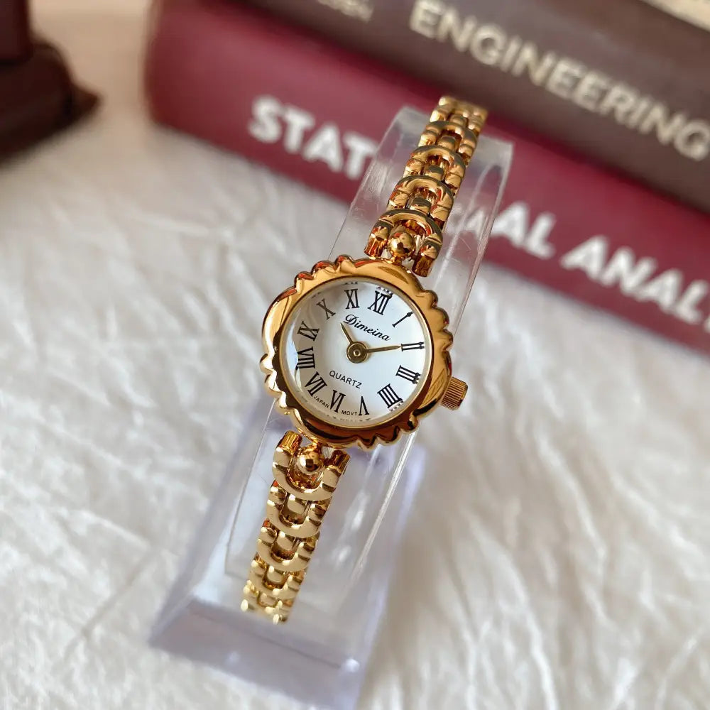 Timeless Chic: Retro Quartz Women’s Bracelet Watch - Gold
