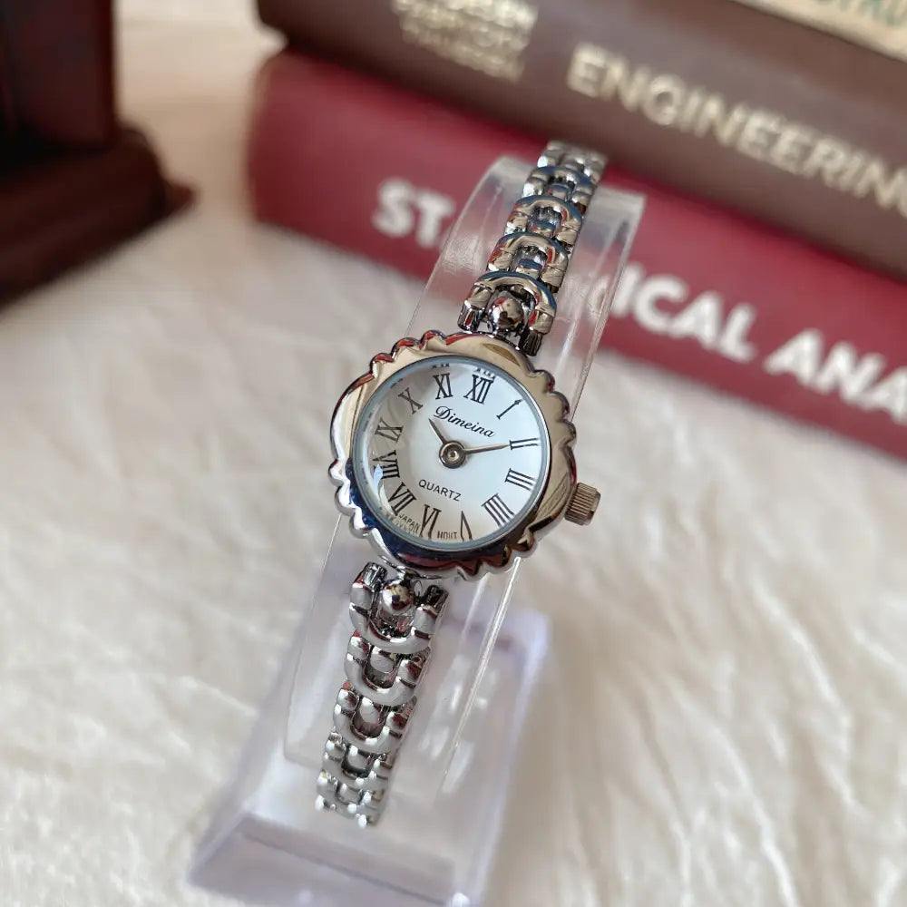 Timeless Chic: Retro Quartz Women’s Bracelet Watch - Silver