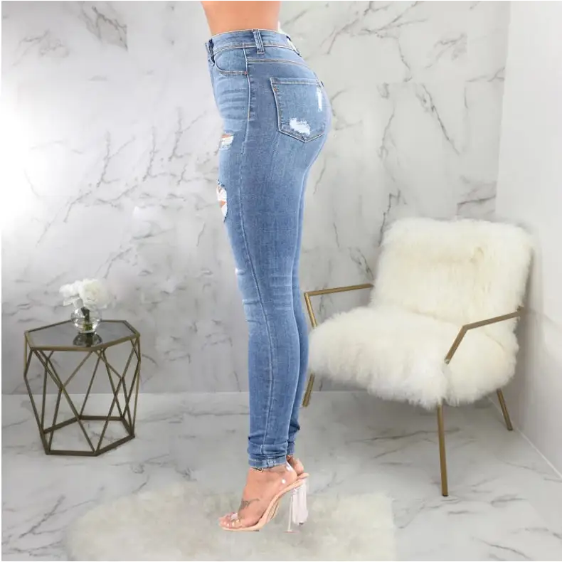 Urban Chic: All-Match Ripped Jeans