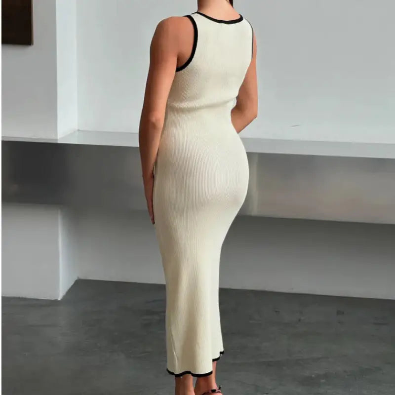 VividBuckle Knit Dress: Contrast & Chic
