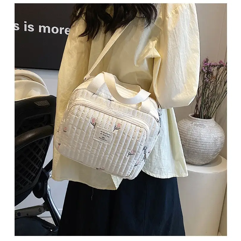 White Tulip Bear Polyester Suitcase with 3D Pockets and Zipper Compartments