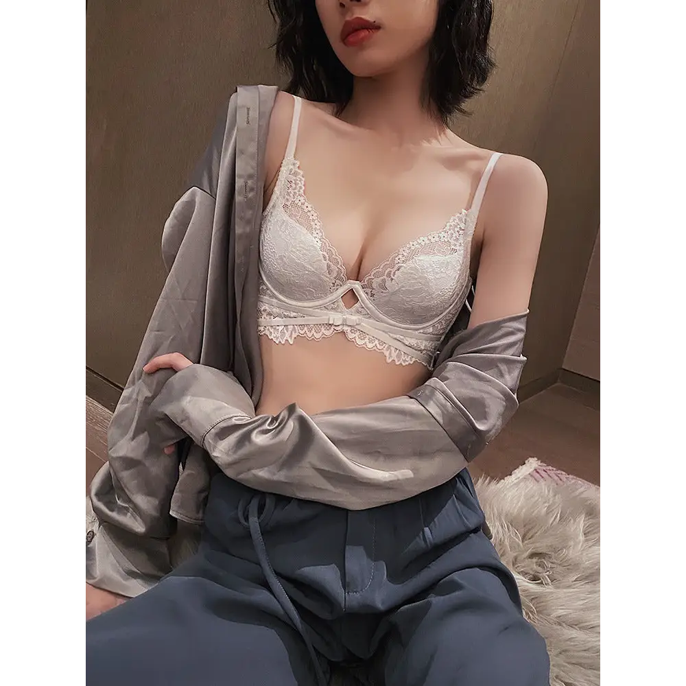 Women’s Fashionable White Underwear With Big Breasts