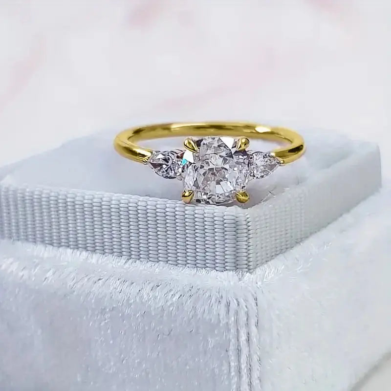 Zircon Elegance: Euro-American Four-Claw Ring