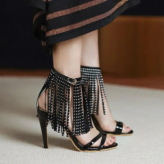 Elevate Womens Chic High Heel Sandals with Modern Silhouette - LauBelle
