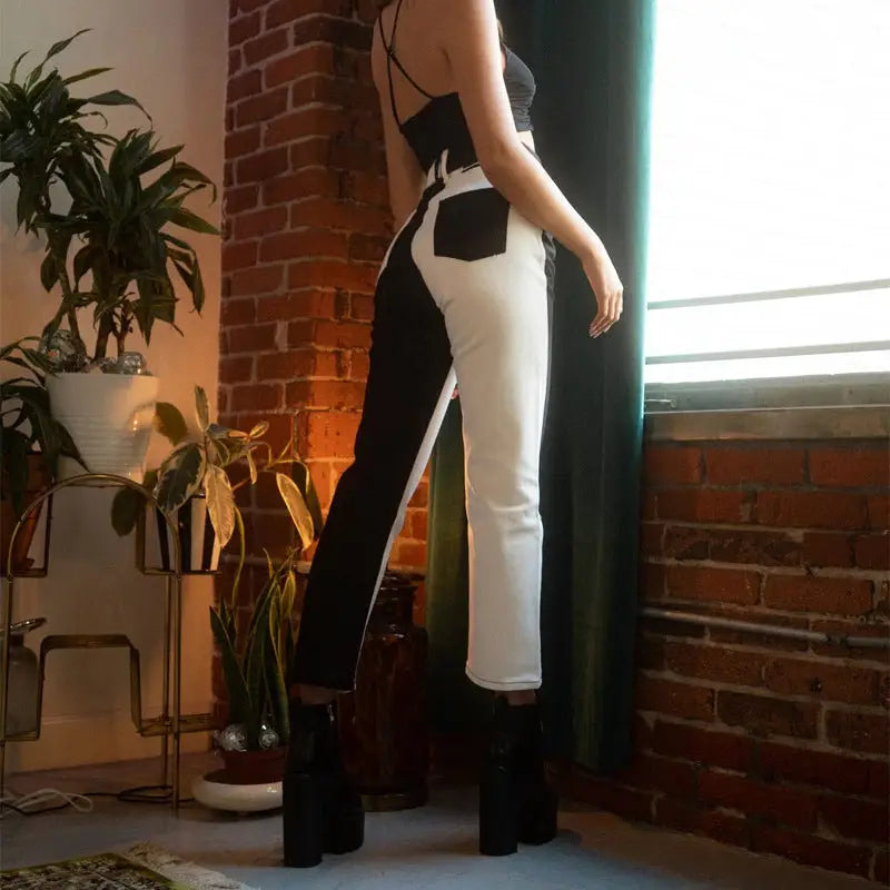 ChicFlex Dual-Tone High-Waist Jeans for Modern Style - LauBelle