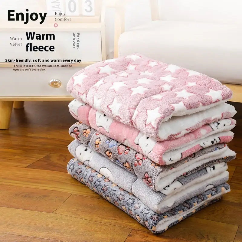 Assorted Decorative Animal and Star Pattern Mats in Multiple Colors - LauBelle