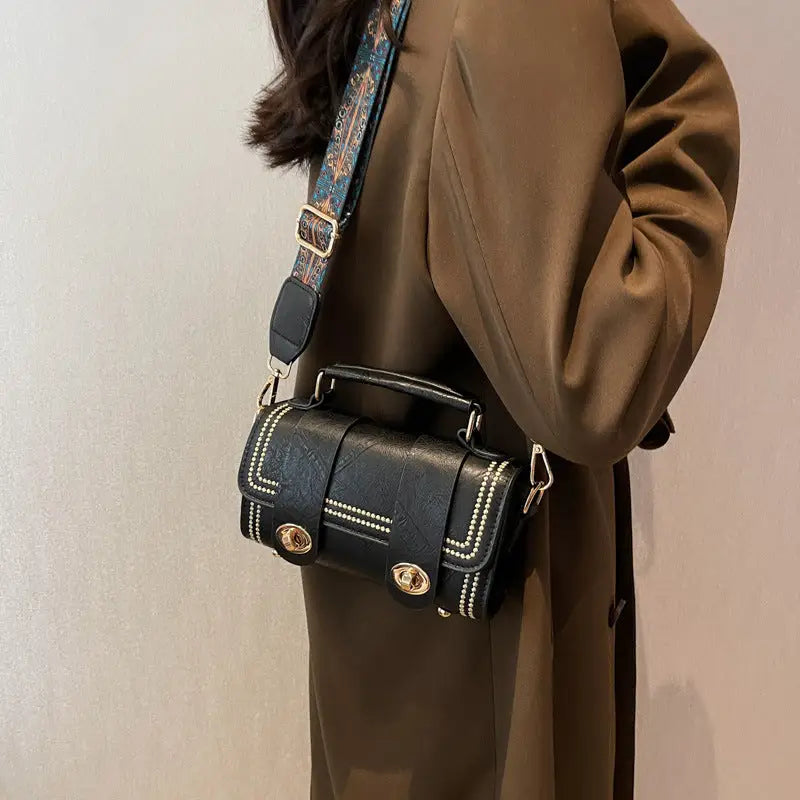 Vogue Shoulder Bag for Fashionable Statement - LauBelle