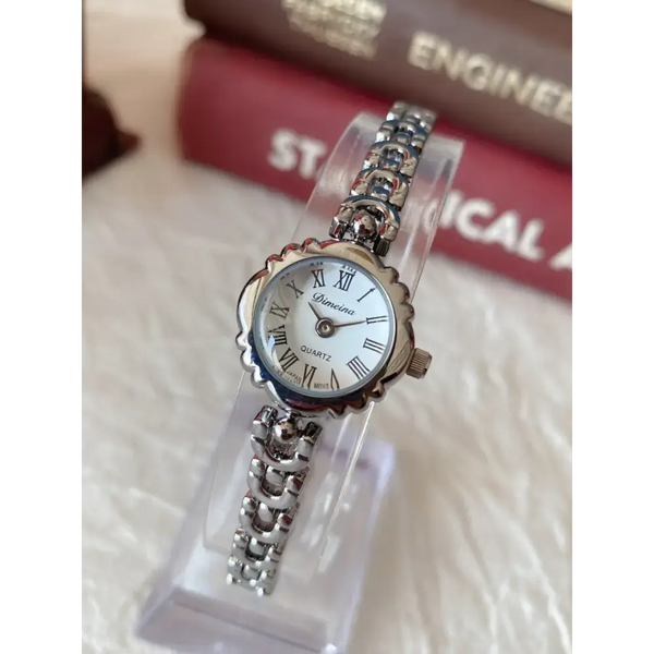 Timeless Retro Quartz Womens Bracelet Watch - LauBelle