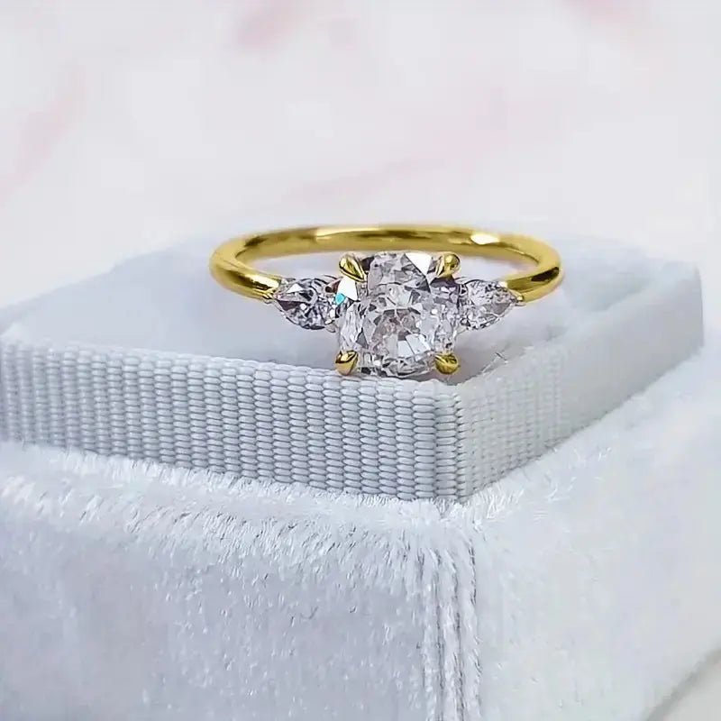 Zircon Euro-American Four-Claw Elegant Ring - LauBelle