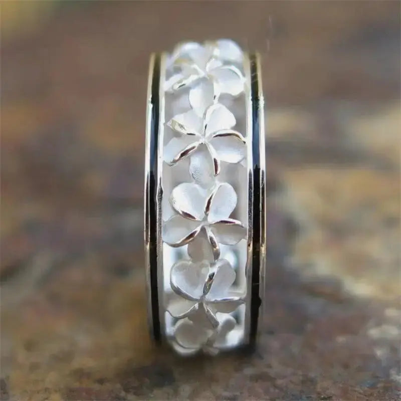 BlossomElegance Hollow Ring and Bracelet Set with Intricate Patterns - LauBelle