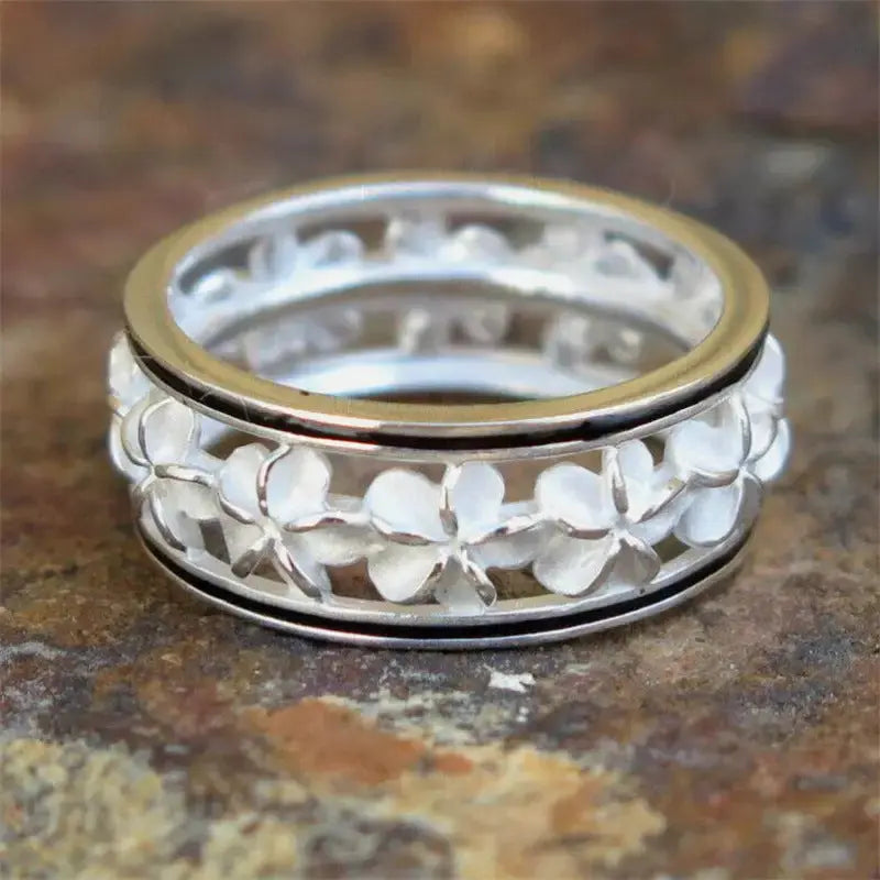 BlossomElegance Hollow Ring and Bracelet Set with Intricate Patterns - LauBelle Brand