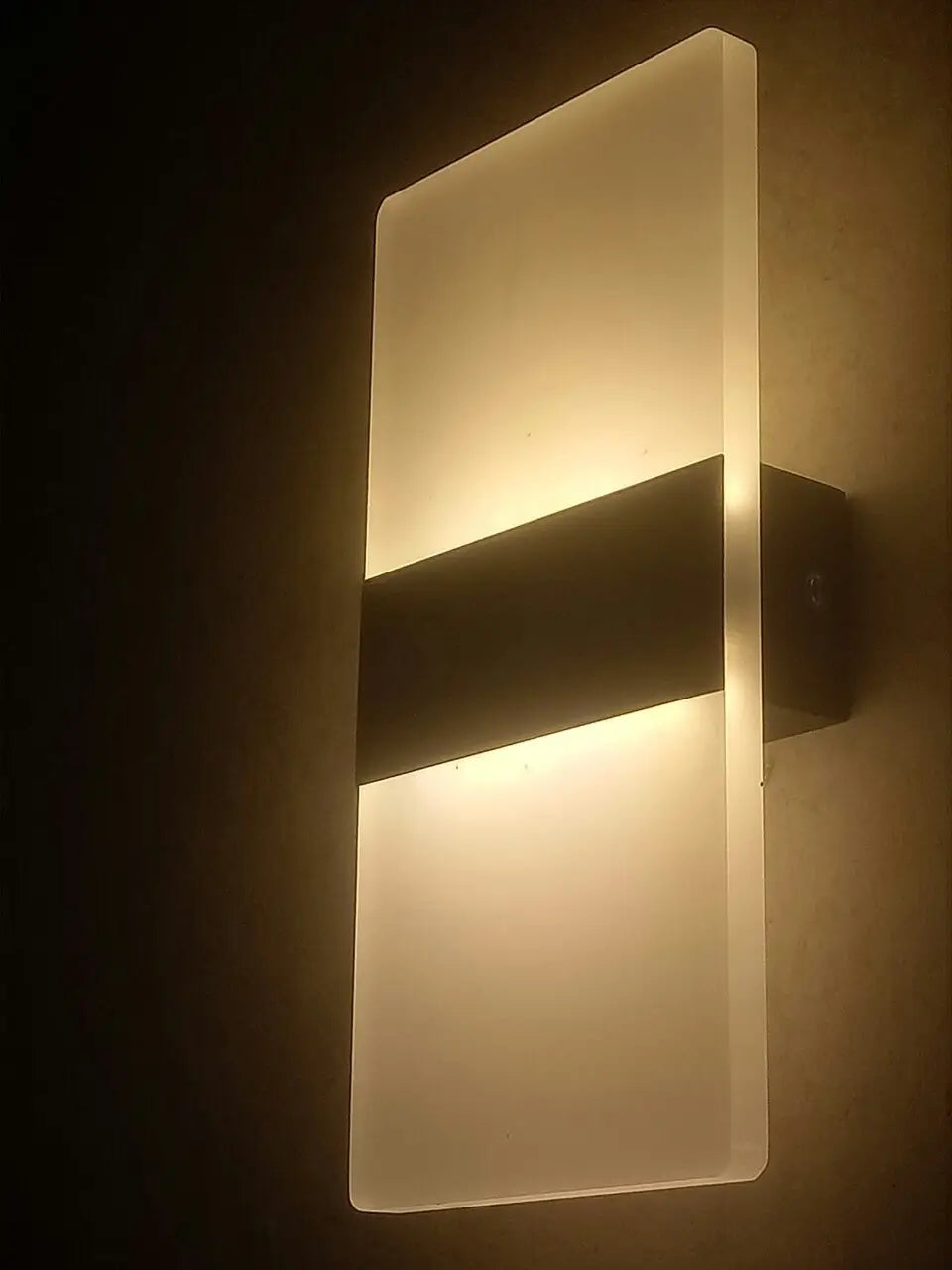 Rechargeable Under Cabinet Light with High Capacity 2000mAh Battery