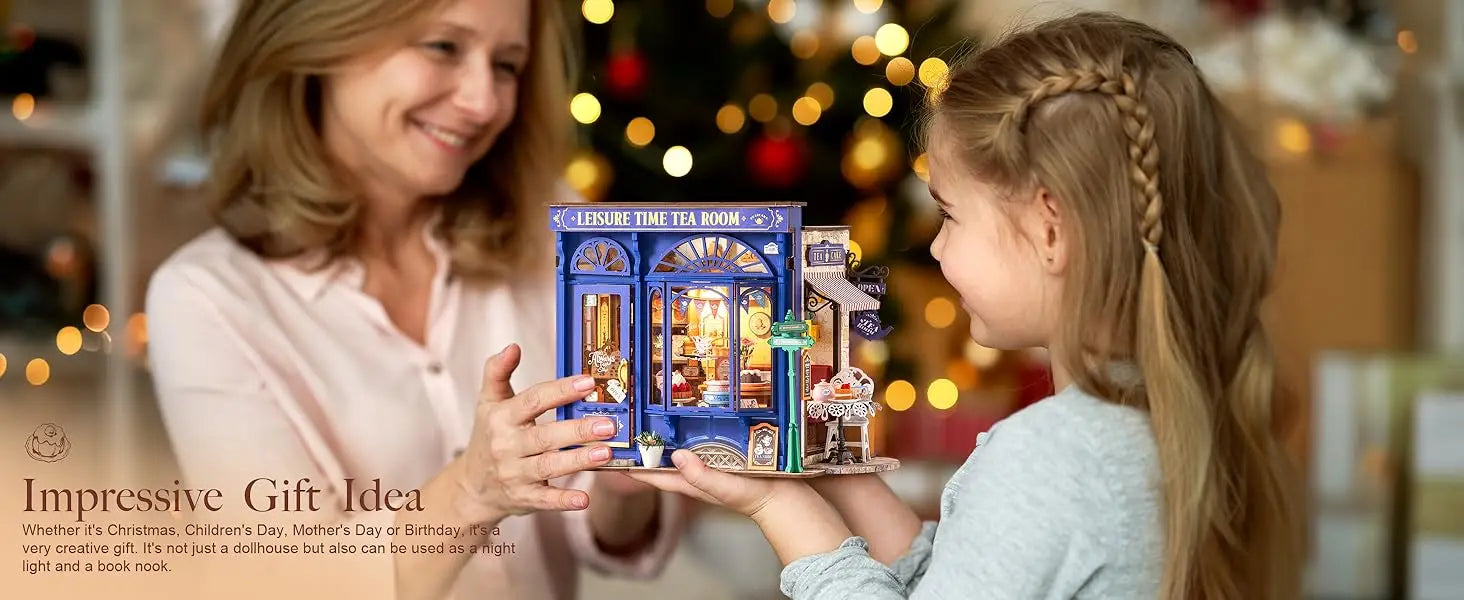Miniature House with Split Structure and Side Latch Opening