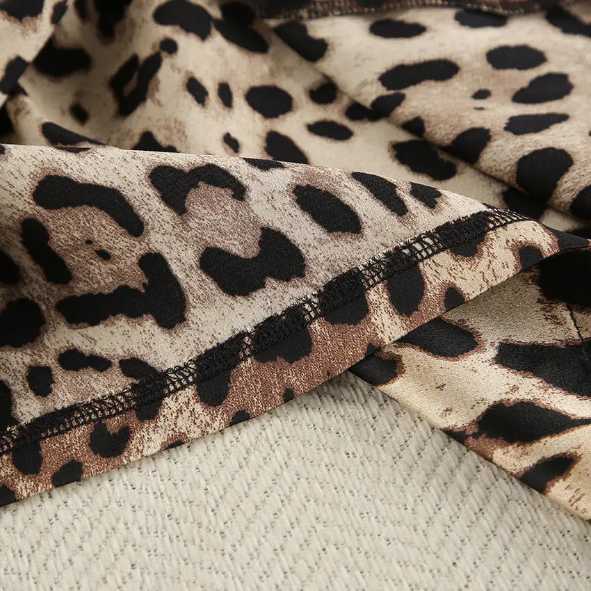 Lockeres, langärmliges Unterwäsche-Pyjama-Set mit Leopardenmuster und dreiteiliger Hose
