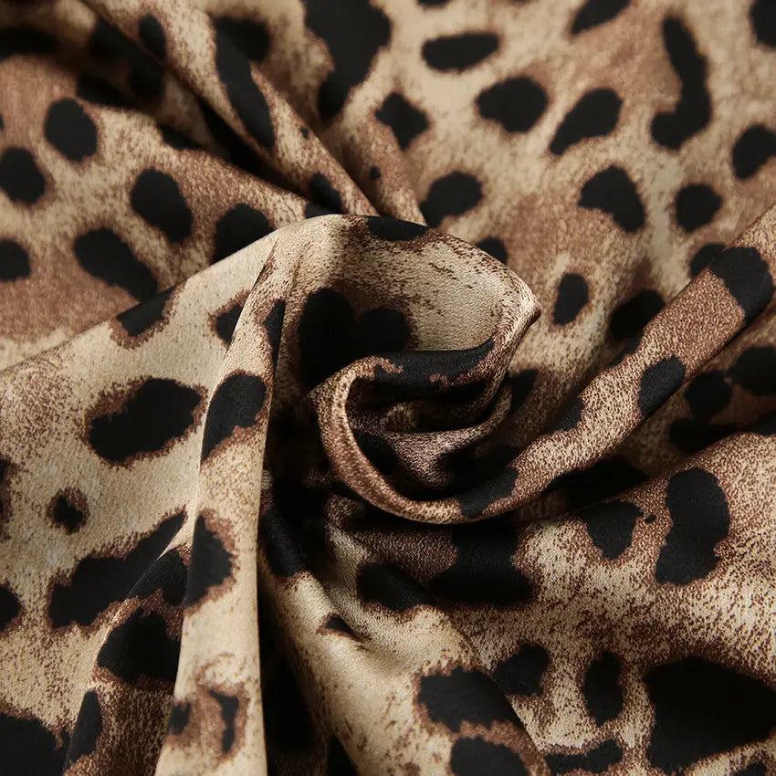 Lockeres, langärmliges Unterwäsche-Pyjama-Set mit Leopardenmuster und dreiteiliger Hose