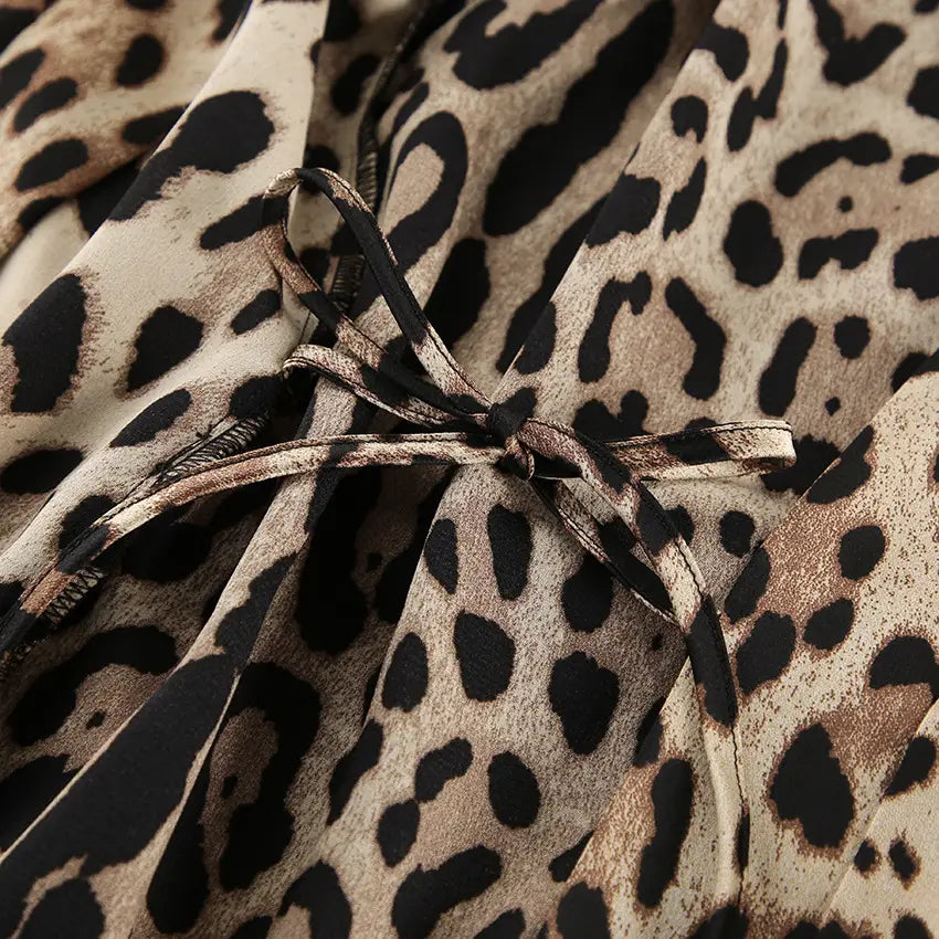 Lockeres, langärmliges Unterwäsche-Pyjama-Set mit Leopardenmuster und dreiteiliger Hose