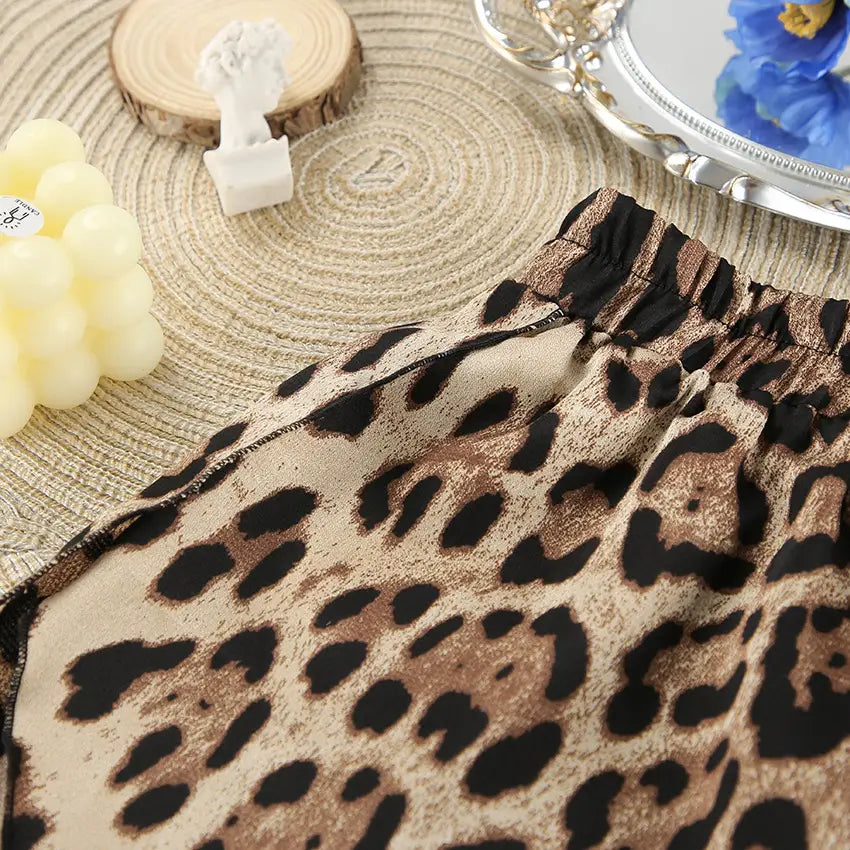 Lockeres, langärmliges Unterwäsche-Pyjama-Set mit Leopardenmuster und dreiteiliger Hose