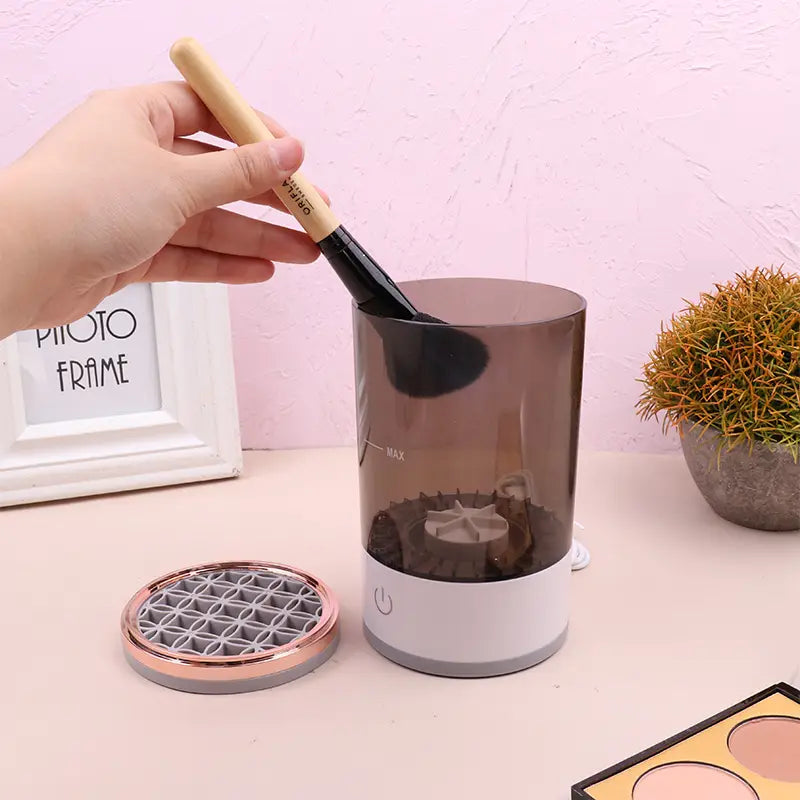 Women Eye Shadow Brush Cleaning Tool for Deep Makeup Brush Cleaning