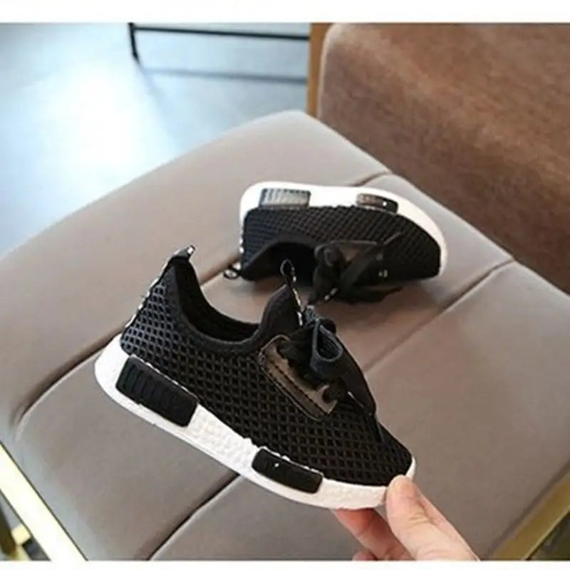 AirStride Junior: Mesh Sneakers for School Girls - Black / 26