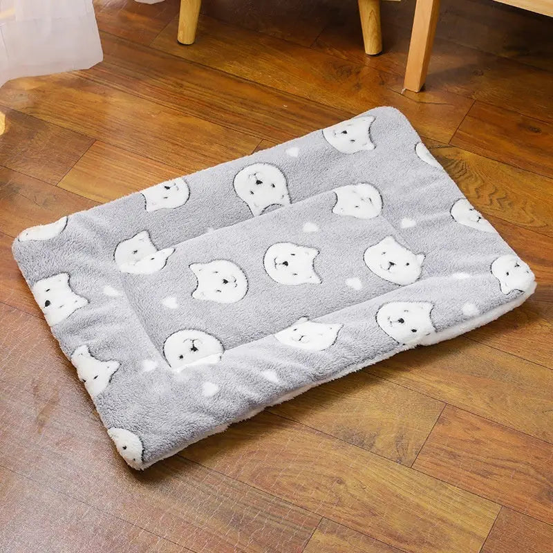 Assorted Decorative Animal and Star Pattern Mats in Multiple Colors Gray Bear Mat / 32X25cm