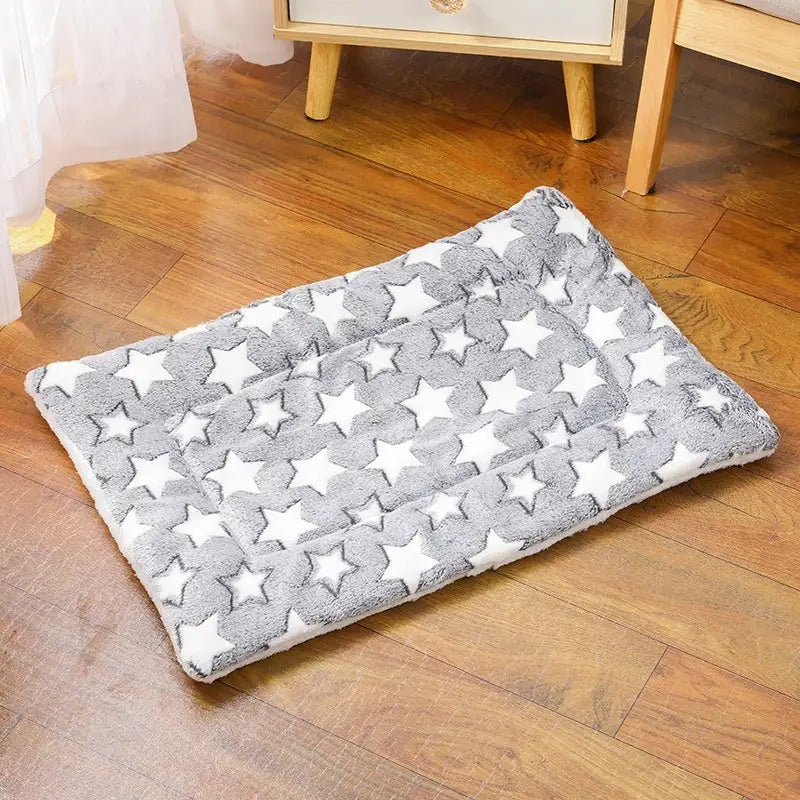 Assorted Decorative Animal and Star Pattern Mats in Multiple Colors Gray White Star Mat / 32X25cm