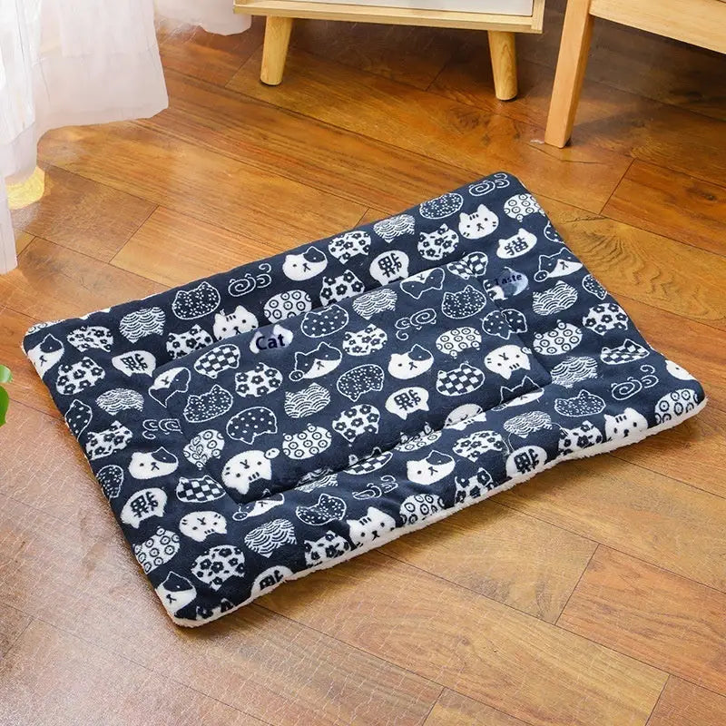 Assorted Decorative Animal and Star Pattern Mats in Multiple Colors Navy Blue Cat Head Mat / 32X25cm