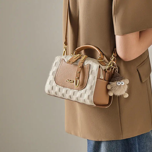Boston Breeze: Chic Autumn/Winter Pillow Bag