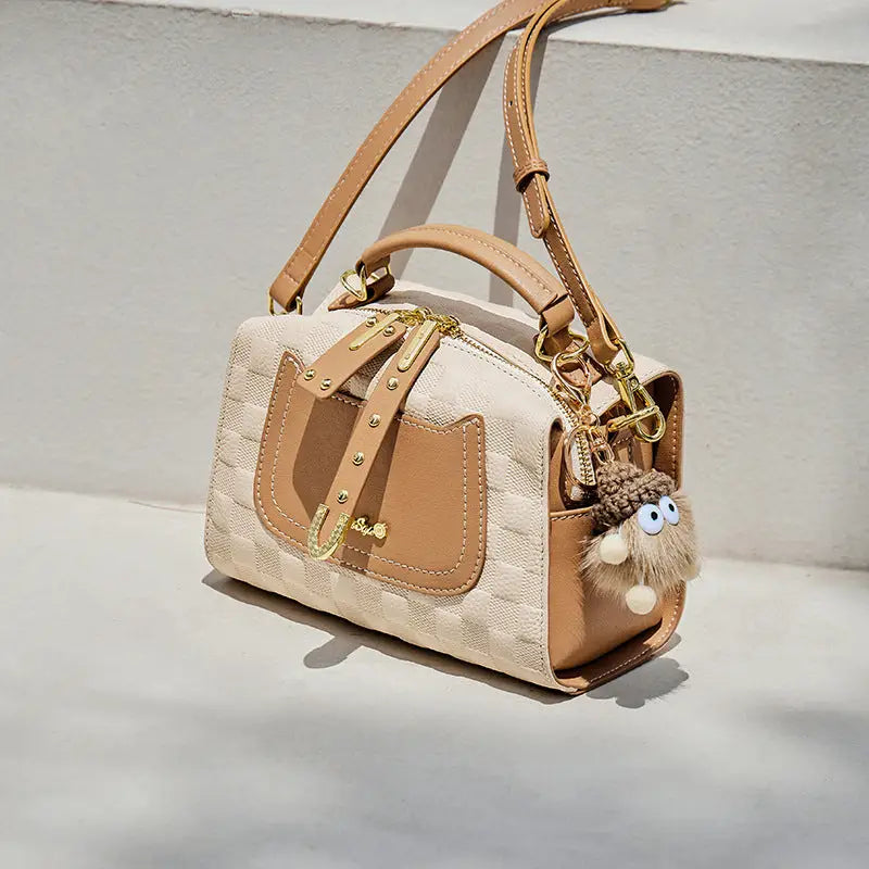 Boston Breeze: Chic Autumn/Winter Pillow Bag