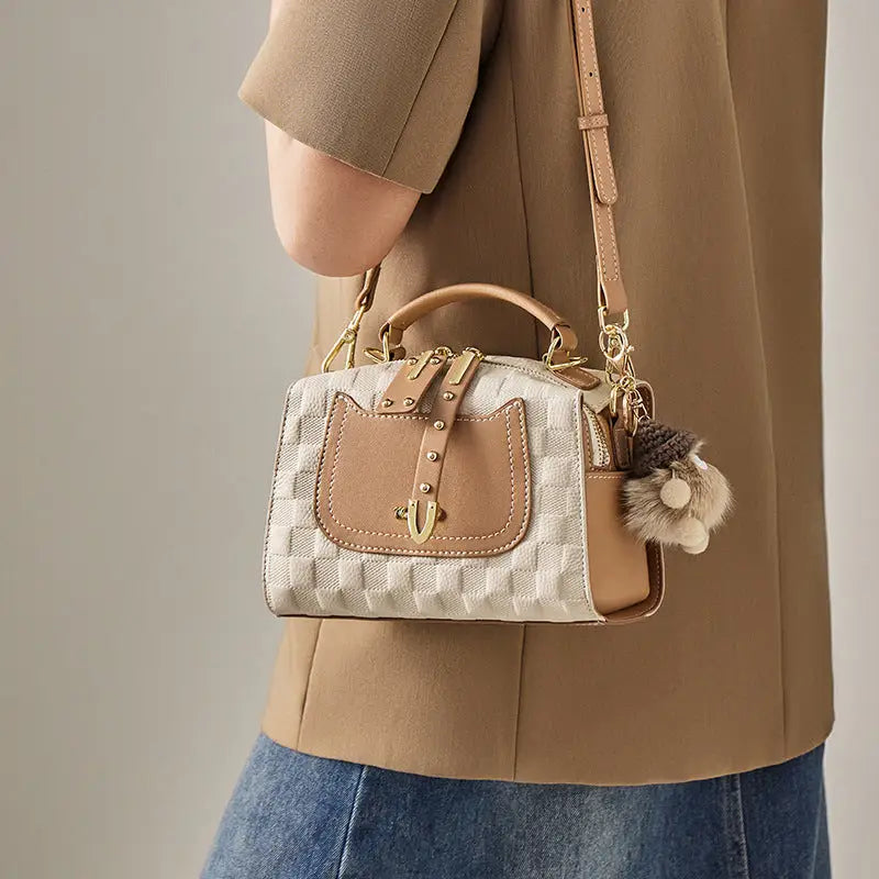 Boston Breeze: Chic Autumn/Winter Pillow Bag